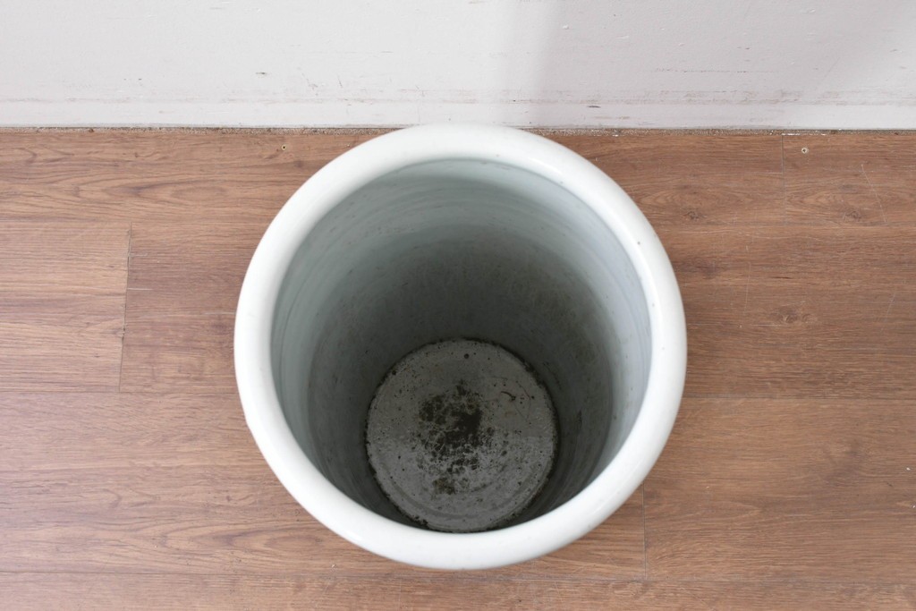 中国アンティーク　清朝時代後期　粉彩　緑地の唐草文に花文様が描かれた傘立て　(R-086117)