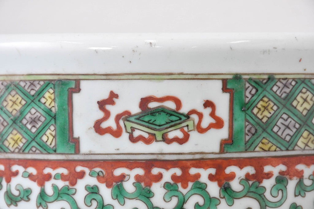 中国アンティーク　清朝時代後期　粉彩　緑地の唐草文に花文様が描かれた傘立て　(R-086117)