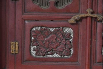 和製アンティーク　明治大正期　茶道具　牡丹の彫刻が施された朱塗りの袋棚　(R-086118)