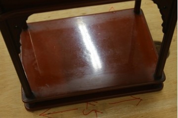 和製アンティーク　明治大正期　茶道具　牡丹の彫刻が施された朱塗りの袋棚　(R-086118)