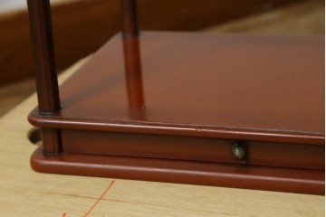 和製アンティーク　明治大正期　茶道具　牡丹の彫刻が施された朱塗りの袋棚　(R-086118)