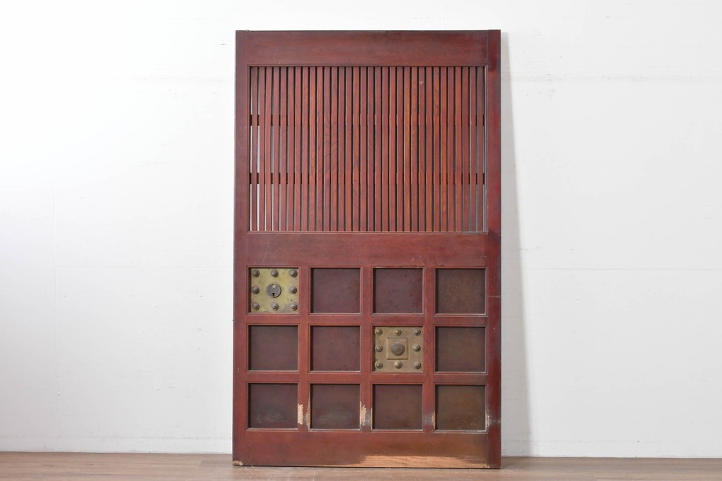 アンティーク建具　大正から昭和初期　総欅(ケヤキ)材　北陸産　重厚な金具と升目意匠の格子蔵戸1枚　(R-086120)