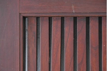 アンティーク建具　大正から昭和初期　総欅(ケヤキ)材　北陸産　重厚な金具と升目意匠の格子蔵戸1枚　(R-086120)