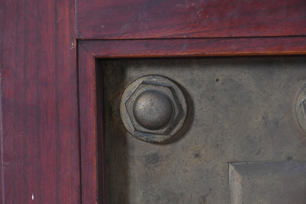 アンティーク建具　大正から昭和初期　総欅(ケヤキ)材　北陸産　重厚な金具と升目意匠の格子蔵戸1枚　(R-086120)