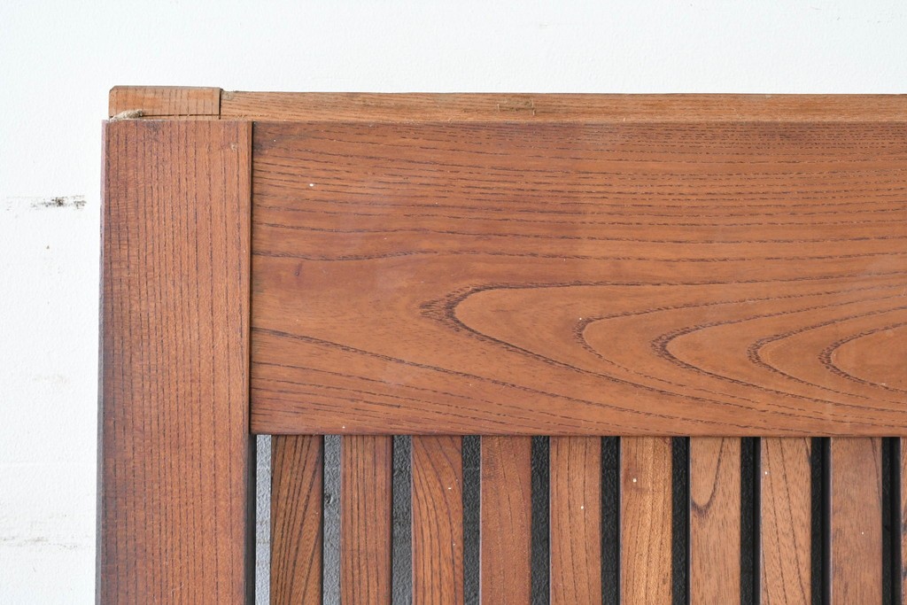 アンティーク建具　大正から昭和初期　総欅(ケヤキ)材　北陸産　重厚な金具と升目意匠の格子蔵戸1枚　(R-086120)