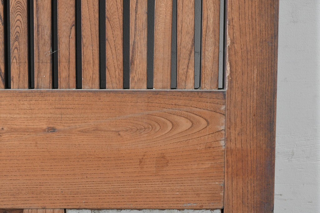 アンティーク建具　大正から昭和初期　総欅(ケヤキ)材　北陸産　重厚な金具と升目意匠の格子蔵戸1枚　(R-086120)