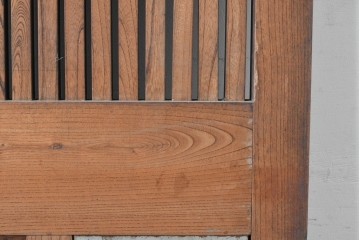 アンティーク建具　大正から昭和初期　総欅(ケヤキ)材　北陸産　重厚な金具と升目意匠の格子蔵戸1枚　(R-086120)