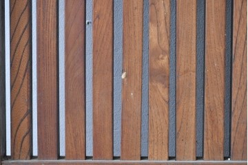 アンティーク建具　大正から昭和初期　総欅(ケヤキ)材　北陸産　重厚な金具と升目意匠の格子蔵戸1枚　(R-086120)