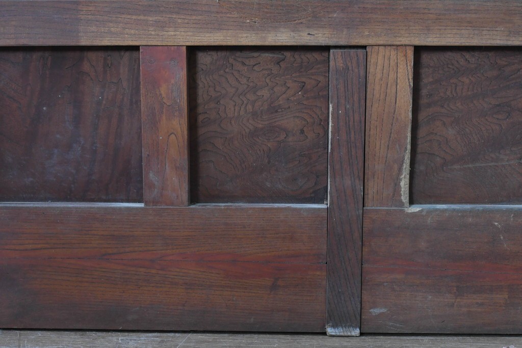 アンティーク建具　大正から昭和初期　総欅(ケヤキ)材　北陸産　重厚な金具と升目意匠の格子蔵戸1枚　(R-086120)