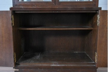 中古　カリモク家具(karimoku)　domani(ドマーニ)　Morganton(モーガントン)　品格漂うヒッコリーブラウンのミラーバックガラスキャビネット　定価約70万円　(R-086121)