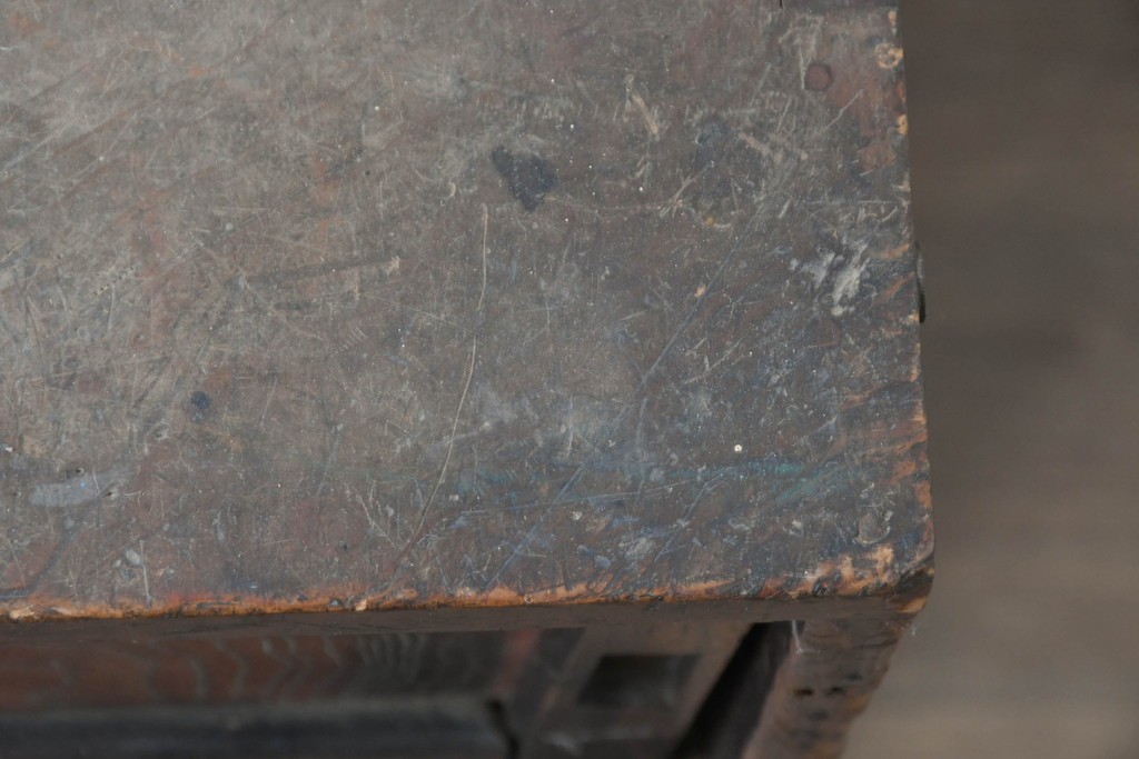 和製アンティーク　欅(ケヤキ)材・黒柿材　立派な杢目と重厚な丸金具が味わい深い小箪笥　(R-086122)