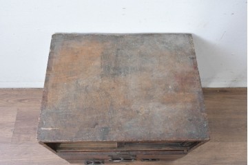 和製アンティーク　欅(ケヤキ)材・黒柿材　立派な杢目と重厚な丸金具が味わい深い小箪笥　(R-086122)