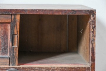 和製アンティーク　欅(ケヤキ)材・黒柿材　立派な杢目と重厚な丸金具が味わい深い小箪笥　(R-086122)