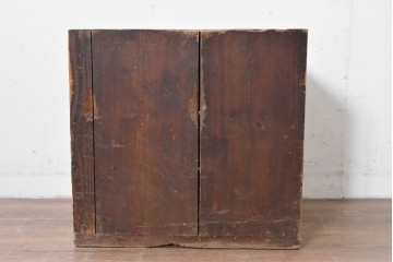 和製アンティーク　欅(ケヤキ)材・黒柿材　立派な杢目と重厚な丸金具が味わい深い小箪笥　(R-086122)