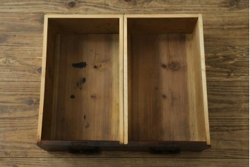 和製アンティーク　欅(ケヤキ)材・黒柿材　立派な杢目と重厚な丸金具が味わい深い小箪笥　(R-086122)