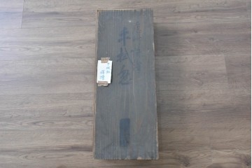 和製アンティーク　江戸～明治期　黒塗りに唐草蒔絵が施された格式ある佇まいの手拭掛け　(R-086123)