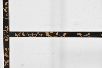 和製アンティーク　江戸～明治期　黒塗りに唐草蒔絵が施された格式ある佇まいの手拭掛け　(R-086123)