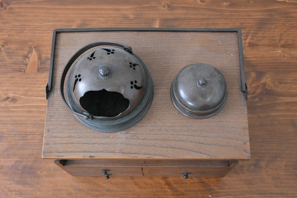 和製アンティーク　明治大正期　欅(ケヤキ)材　銅製の火入れと灰吹を備えた煙草盆　(R-086124)