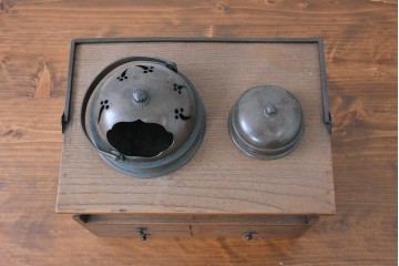 和製アンティーク　明治大正期　欅(ケヤキ)材　銅製の火入れと灰吹を備えた煙草盆　(R-086124)