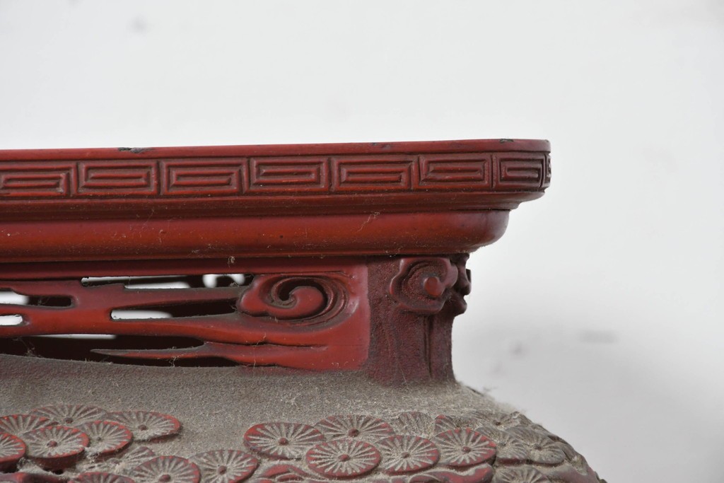 和製アンティーク　明治大正期　経済産業大臣指定伝統的工芸品　村上木彫堆朱　龍・松・富士山が彫り込まれた朱塗りの花台　(R-086125)