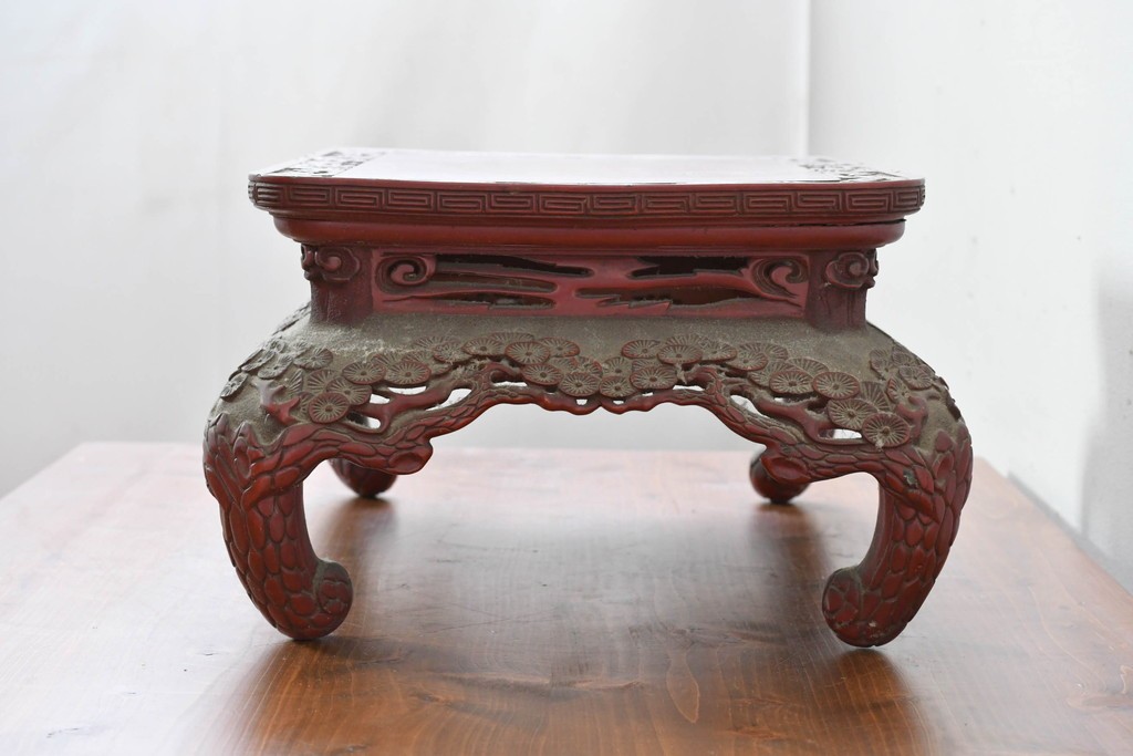 和製アンティーク　明治大正期　経済産業大臣指定伝統的工芸品　村上木彫堆朱　龍・松・富士山が彫り込まれた朱塗りの花台　(R-086125)