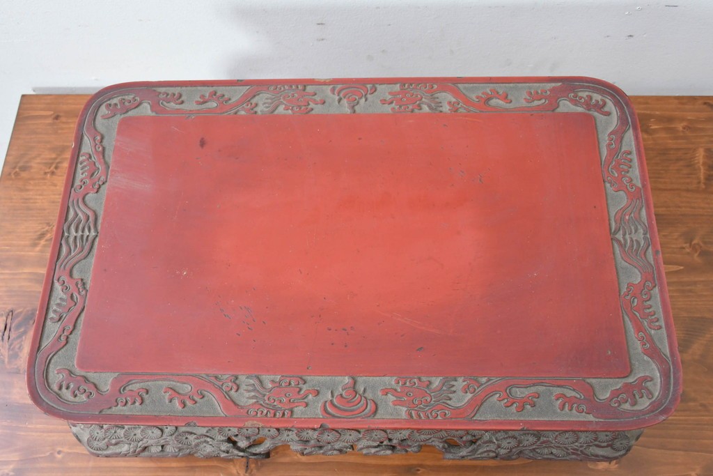 和製アンティーク　明治大正期　経済産業大臣指定伝統的工芸品　村上木彫堆朱　龍・松・富士山が彫り込まれた朱塗りの花台　(R-086125)