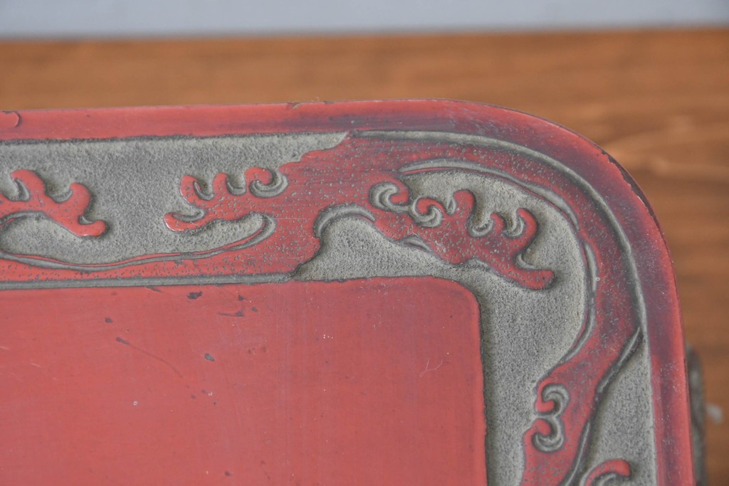 和製アンティーク　明治大正期　経済産業大臣指定伝統的工芸品　村上木彫堆朱　龍・松・富士山が彫り込まれた朱塗りの花台　(R-086125)