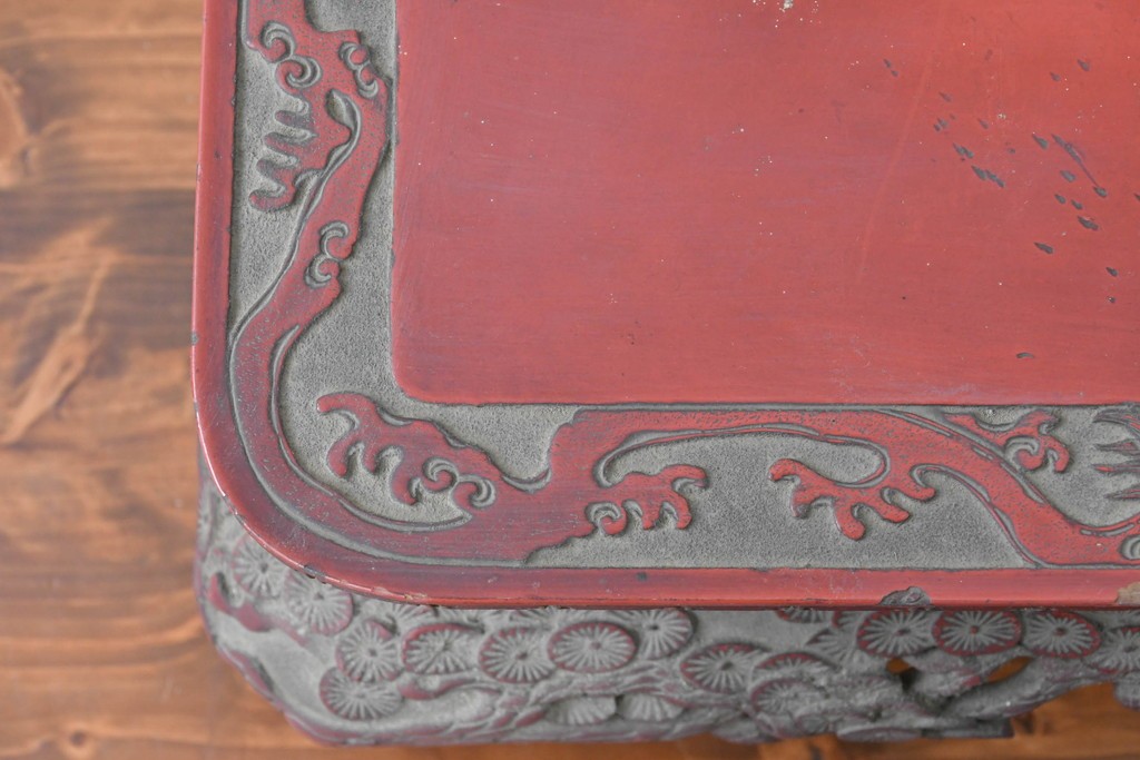 和製アンティーク　明治大正期　経済産業大臣指定伝統的工芸品　村上木彫堆朱　龍・松・富士山が彫り込まれた朱塗りの花台　(R-086125)