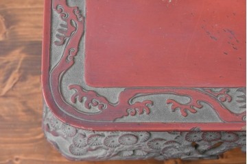 和製アンティーク　明治大正期　経済産業大臣指定伝統的工芸品　村上木彫堆朱　龍・松・富士山が彫り込まれた朱塗りの花台　(R-086125)