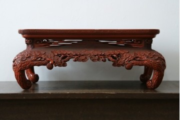 和製アンティーク　明治大正期　経済産業大臣指定伝統的工芸品　村上木彫堆朱　龍・松・富士山が彫り込まれた朱塗りの花台　(R-086125)