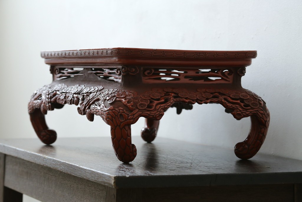 和製アンティーク　明治大正期　経済産業大臣指定伝統的工芸品　村上木彫堆朱　龍・松・富士山が彫り込まれた朱塗りの花台　(R-086125)