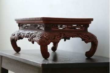 和製アンティーク　明治大正期　経済産業大臣指定伝統的工芸品　村上木彫堆朱　龍・松・富士山が彫り込まれた朱塗りの花台　(R-086125)