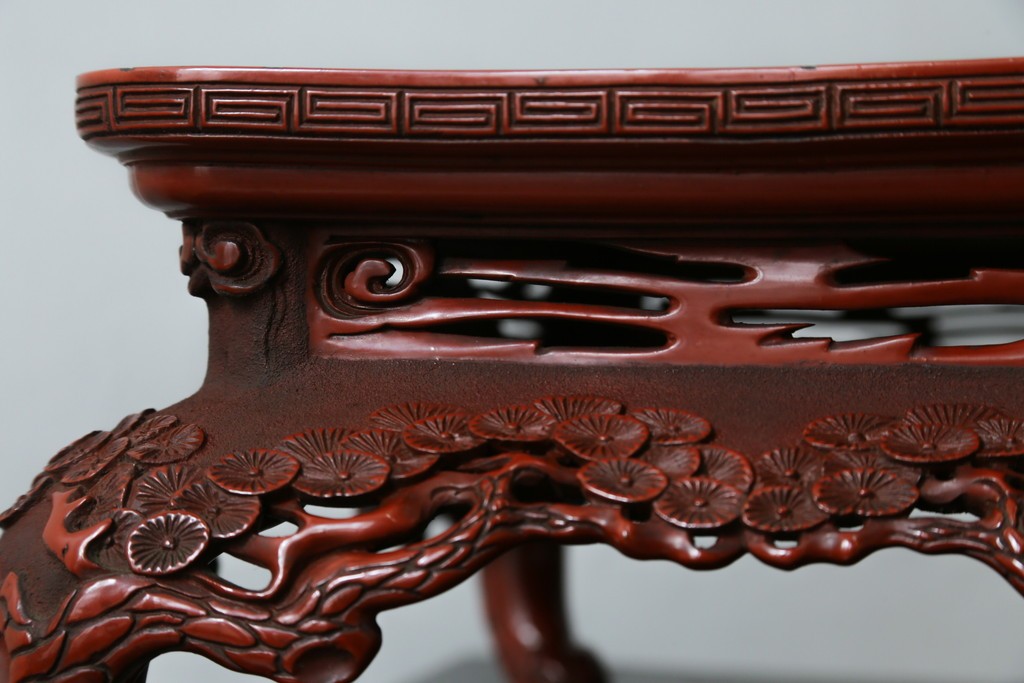 和製アンティーク　明治大正期　経済産業大臣指定伝統的工芸品　村上木彫堆朱　龍・松・富士山が彫り込まれた朱塗りの花台　(R-086125)