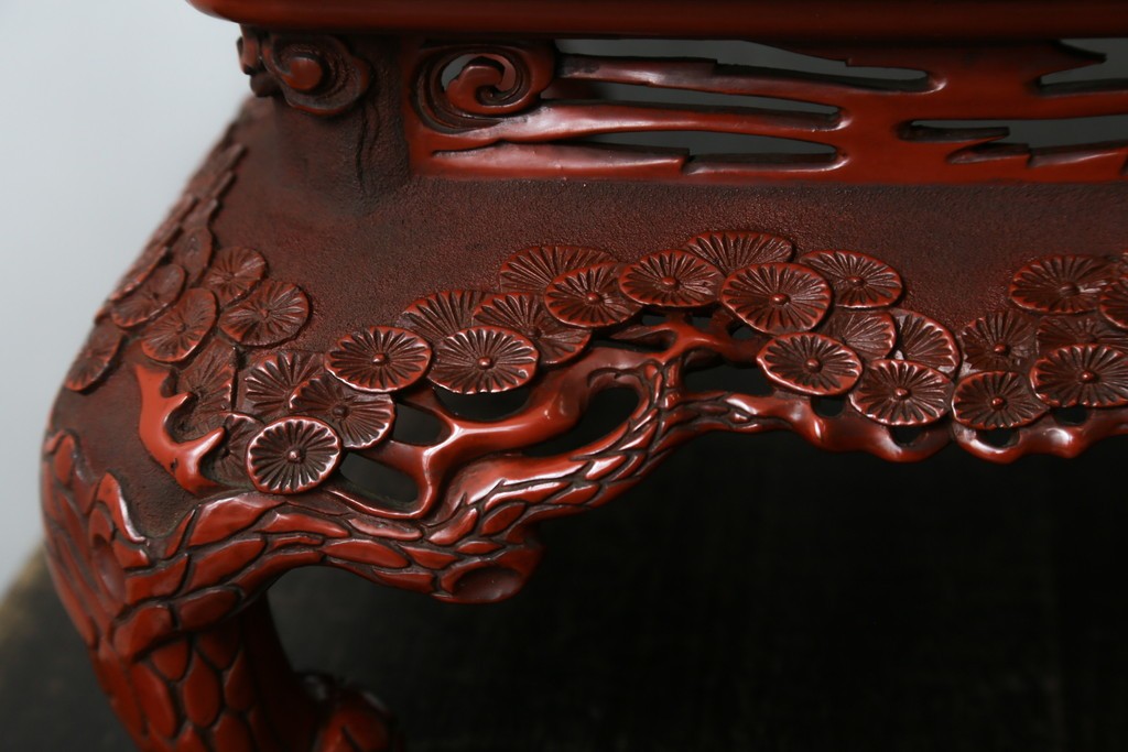 和製アンティーク　明治大正期　経済産業大臣指定伝統的工芸品　村上木彫堆朱　龍・松・富士山が彫り込まれた朱塗りの花台　(R-086125)