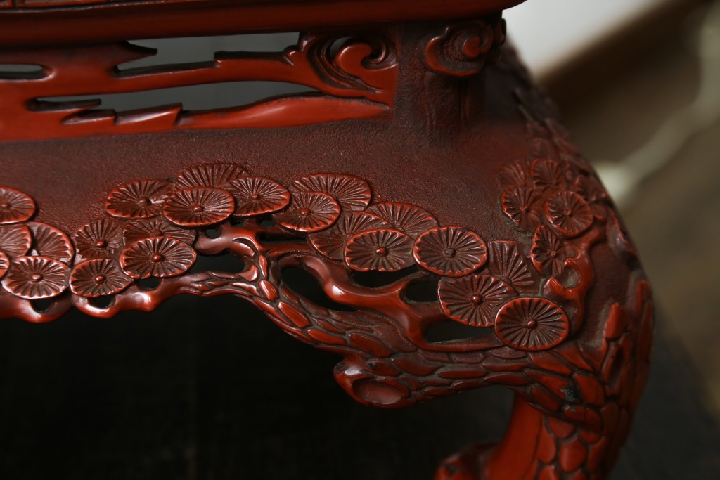 和製アンティーク　明治大正期　経済産業大臣指定伝統的工芸品　村上木彫堆朱　龍・松・富士山が彫り込まれた朱塗りの花台　(R-086125)