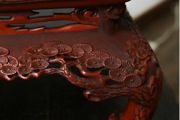 和製アンティーク　明治大正期　経済産業大臣指定伝統的工芸品　村上木彫堆朱　龍・松・富士山が彫り込まれた朱塗りの花台　(R-086125)