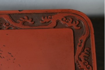 和製アンティーク　明治大正期　経済産業大臣指定伝統的工芸品　村上木彫堆朱　龍・松・富士山が彫り込まれた朱塗りの花台　(R-086125)