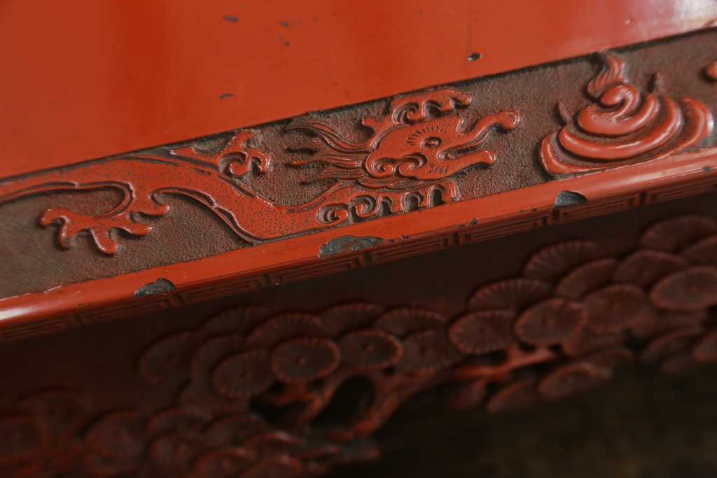 和製アンティーク　明治大正期　経済産業大臣指定伝統的工芸品　村上木彫堆朱　龍・松・富士山が彫り込まれた朱塗りの花台　(R-086125)