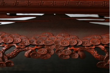 和製アンティーク　明治大正期　経済産業大臣指定伝統的工芸品　村上木彫堆朱　龍・松・富士山が彫り込まれた朱塗りの花台　(R-086125)