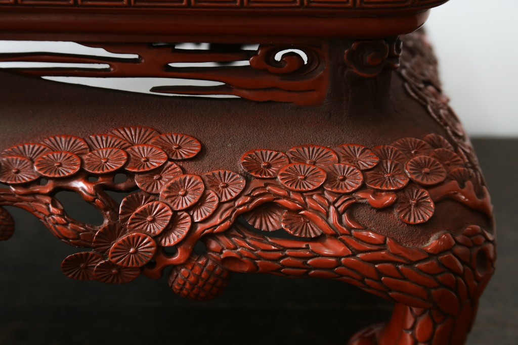和製アンティーク　明治大正期　経済産業大臣指定伝統的工芸品　村上木彫堆朱　龍・松・富士山が彫り込まれた朱塗りの花台　(R-086125)
