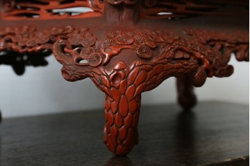 和製アンティーク　明治大正期　経済産業大臣指定伝統的工芸品　村上木彫堆朱　龍・松・富士山が彫り込まれた朱塗りの花台　(R-086125)