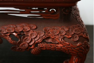 和製アンティーク　明治大正期　経済産業大臣指定伝統的工芸品　村上木彫堆朱　龍・松・富士山が彫り込まれた朱塗りの花台　(R-086125)