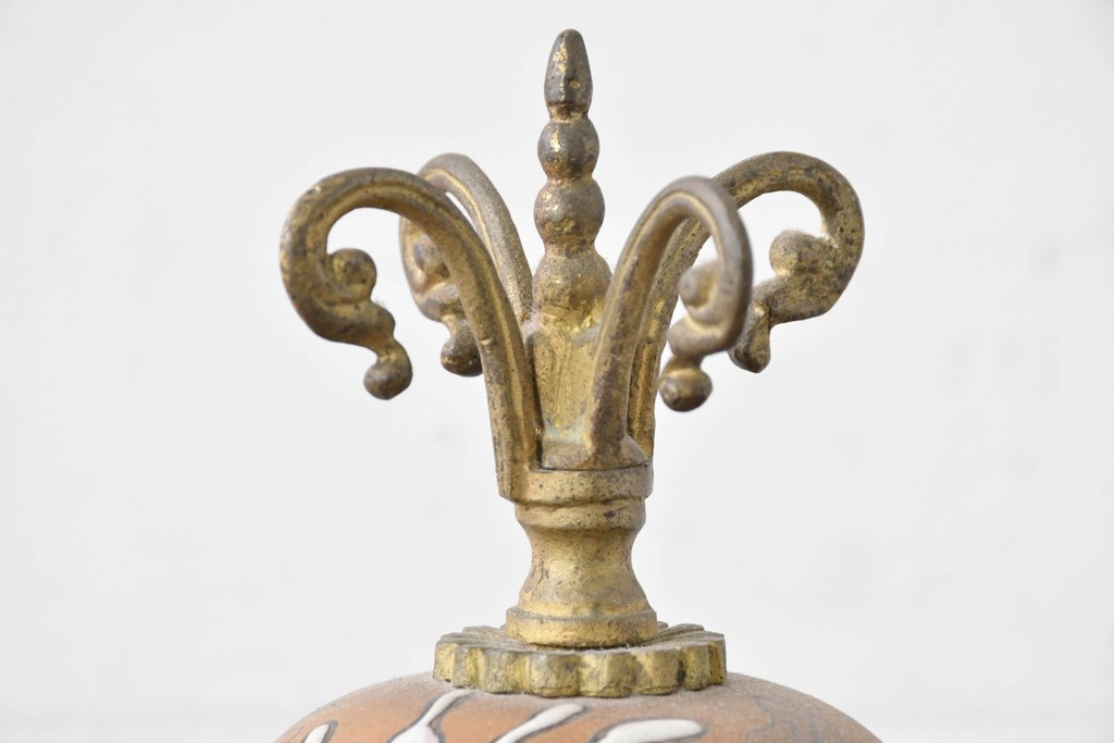 ベルギーアンティーク　Wasmuël(ワスミュエル)社製　真鍮製の装飾と草花の絵付けが優美なマントルピース時計と燭台のセット　(R-086127)