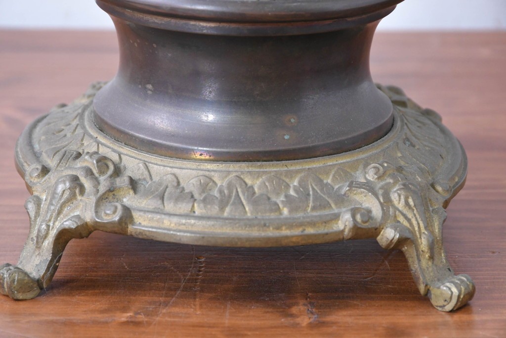 ベルギーアンティーク　Wasmuël(ワスミュエル)社製　真鍮製の装飾と草花の絵付けが優美なマントルピース時計と燭台のセット　(R-086127)