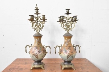 ベルギーアンティーク　Wasmuël(ワスミュエル)社製　真鍮製の装飾と草花の絵付けが優美なマントルピース時計と燭台のセット　(R-086127)