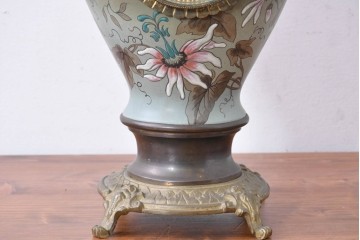 ベルギーアンティーク　Wasmuël(ワスミュエル)社製　真鍮製の装飾と草花の絵付けが優美なマントルピース時計と燭台のセット　(R-086127)