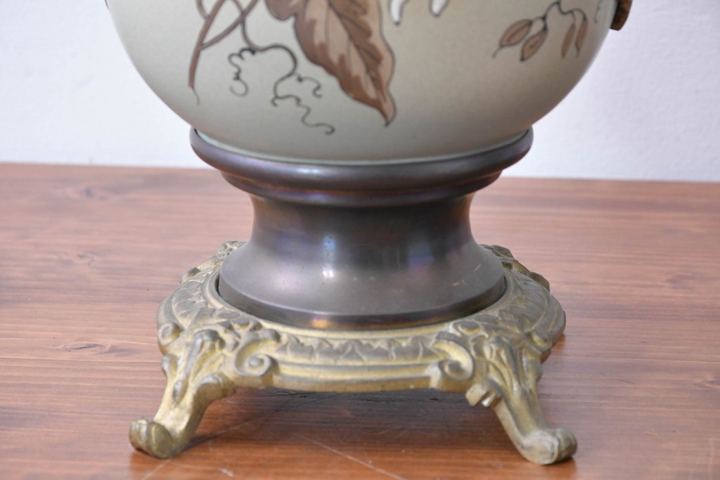 ベルギーアンティーク　Wasmuël(ワスミュエル)社製　真鍮製の装飾と草花の絵付けが優美なマントルピース時計と燭台のセット　(R-086127)