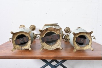 ベルギーアンティーク　Wasmuël(ワスミュエル)社製　真鍮製の装飾と草花の絵付けが優美なマントルピース時計と燭台のセット　(R-086127)