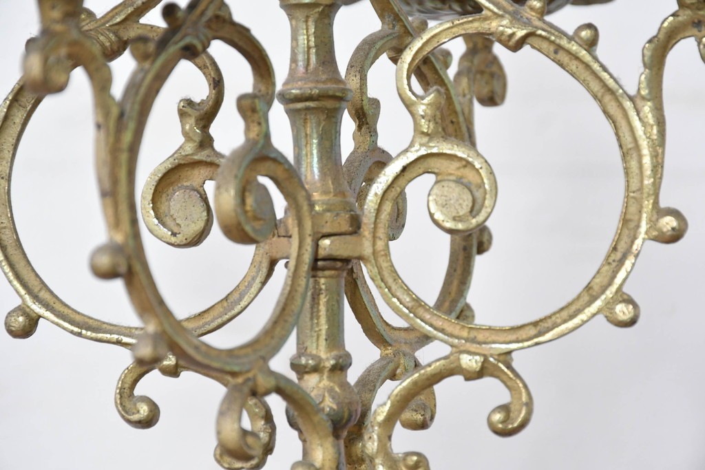 ベルギーアンティーク　Wasmuël(ワスミュエル)社製　真鍮製の装飾と草花の絵付けが優美なマントルピース時計と燭台のセット　(R-086127)