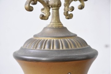 ベルギーアンティーク　Wasmuël(ワスミュエル)社製　真鍮製の装飾と草花の絵付けが優美なマントルピース時計と燭台のセット　(R-086127)